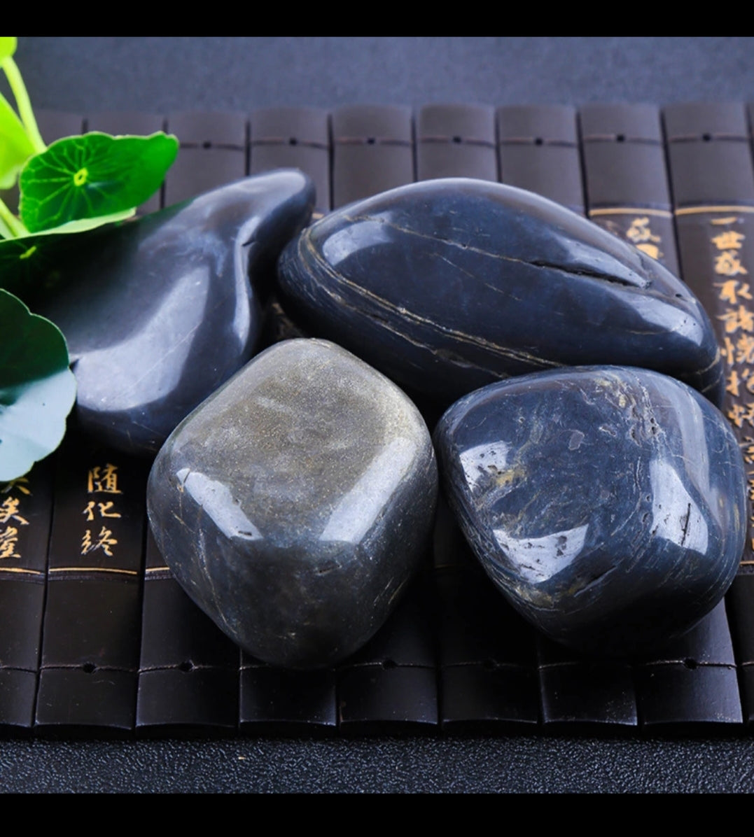 Fine, polished pebbles (Black)