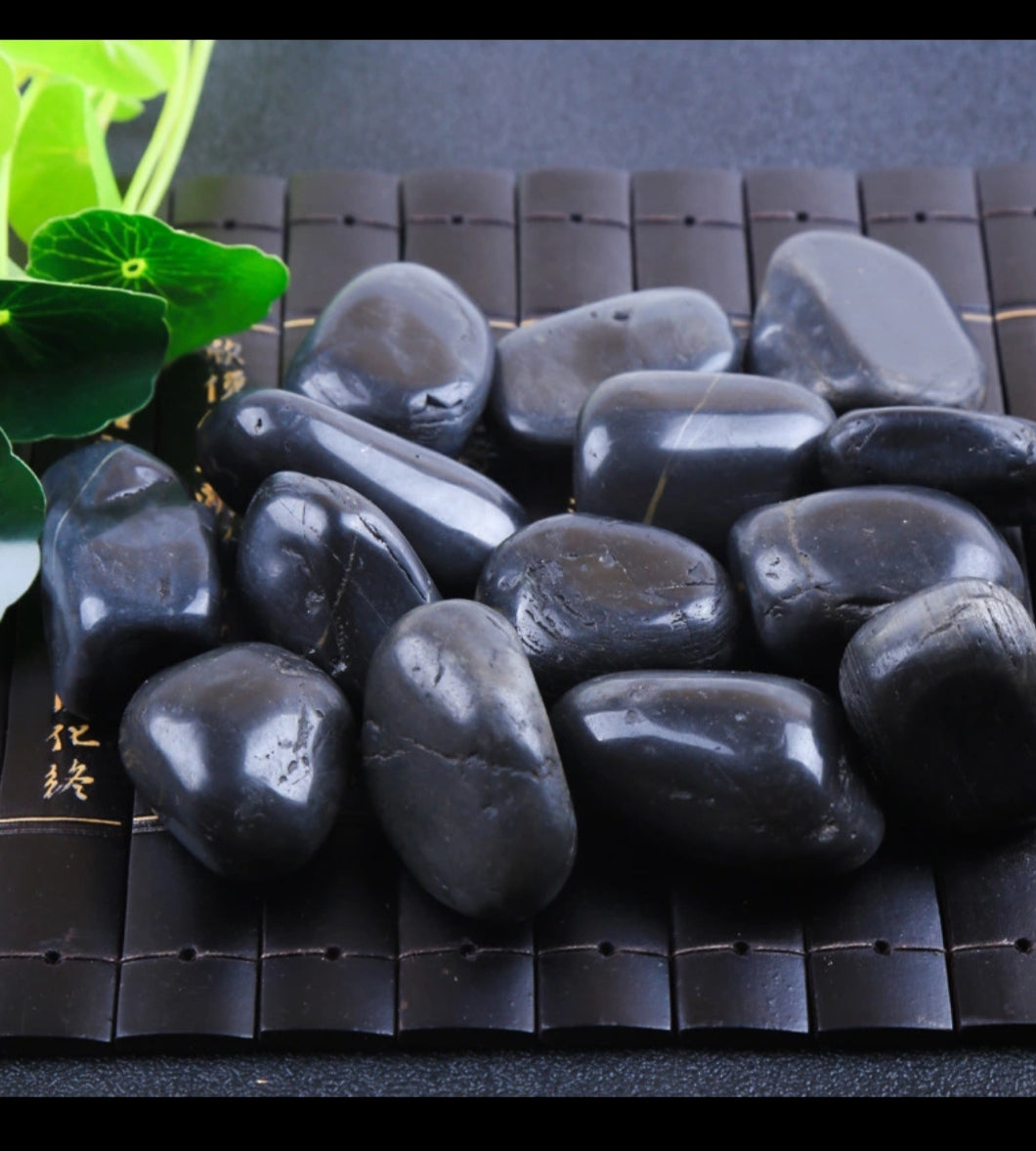 Fine, polished pebbles (Black)