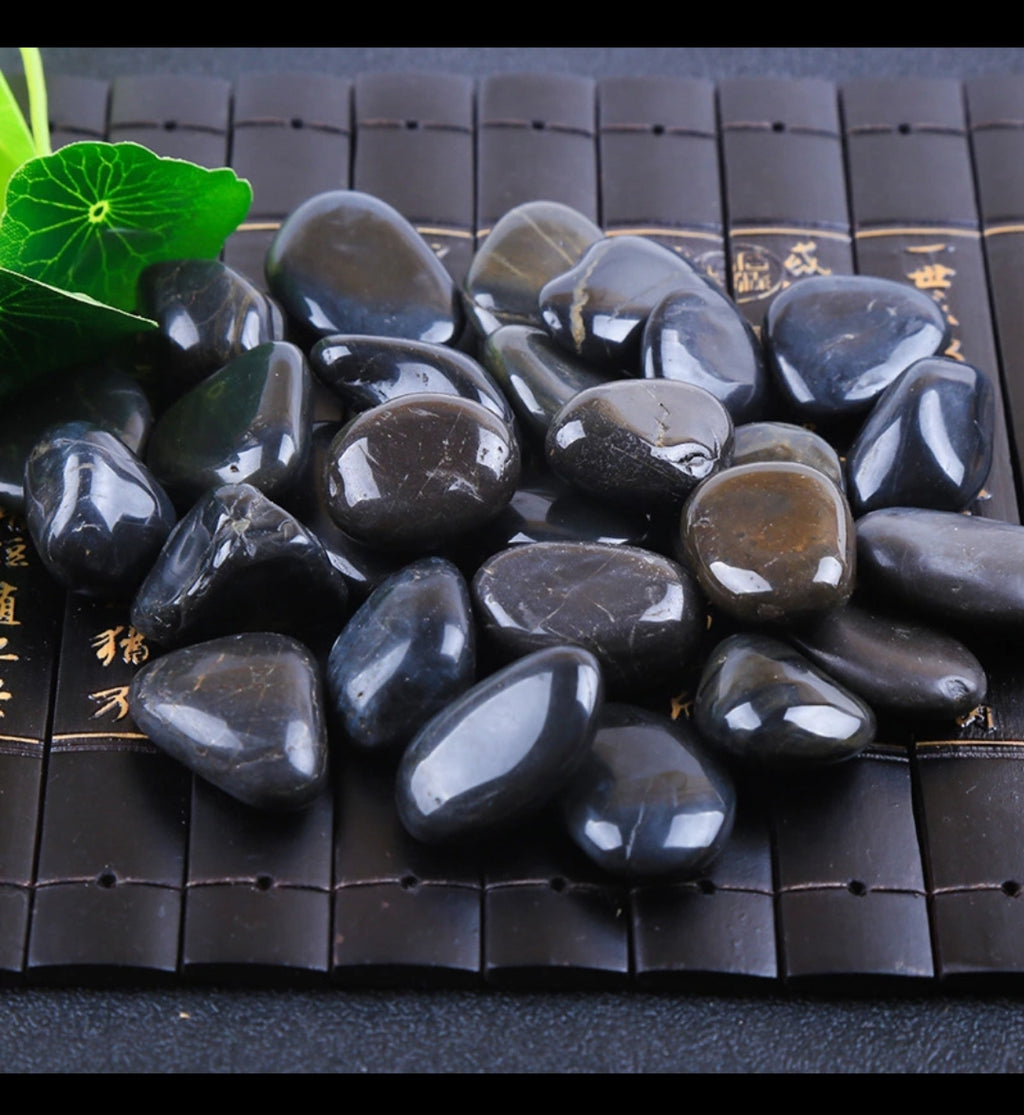 Fine, polished pebbles (Black)